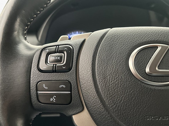 Lexus NX300h 18 of 30