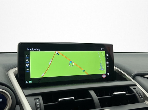 Lexus NX300h 23 of 30