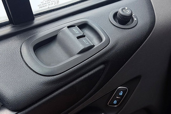Ford Transit Custom 18 of 28