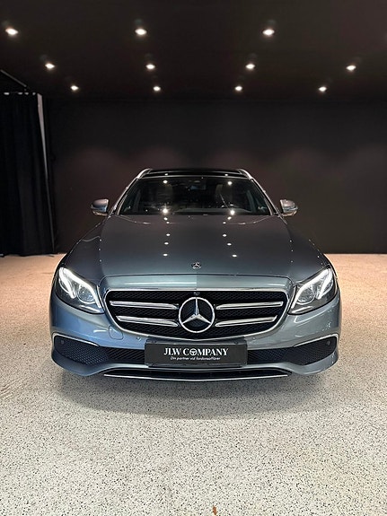 Mercedes-Benz E220 2 of 20
