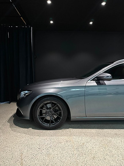 Mercedes-Benz E220 4 of 20