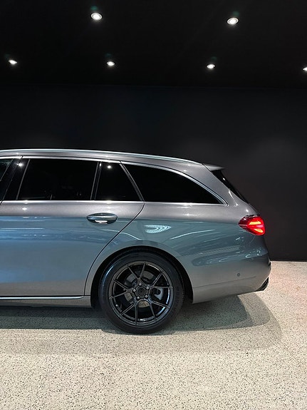 Mercedes-Benz E220 3 of 20