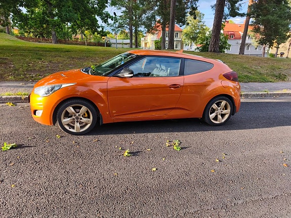 Hyundai Veloster 3 of 7