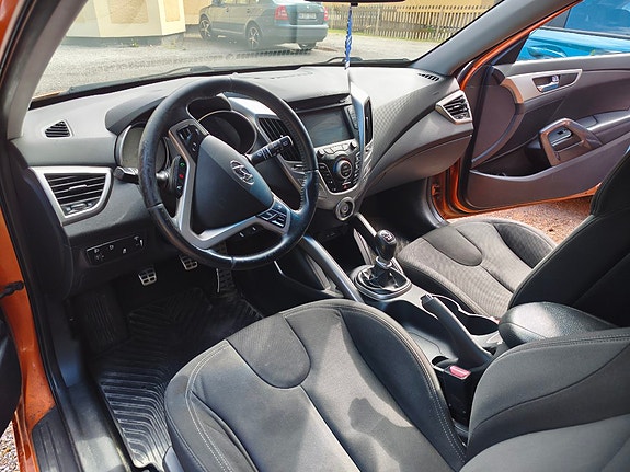 Hyundai Veloster 4 of 7