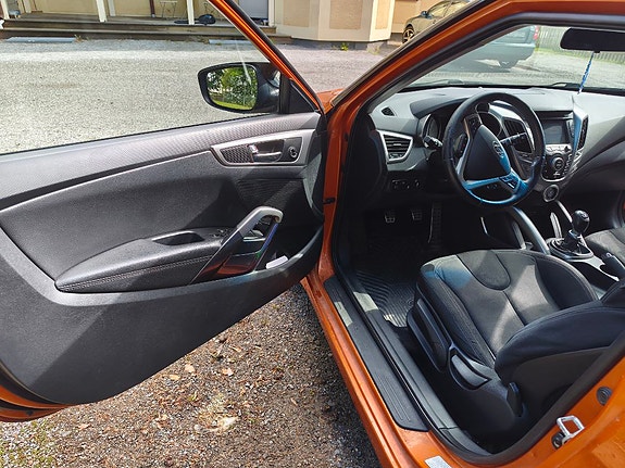Hyundai Veloster 5 of 7
