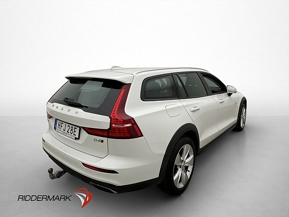 Volvo V60 Cross Country 8 of 30