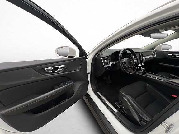 Volvo V60 Cross Country 13 of 30