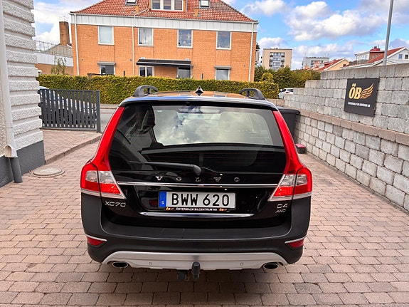 Volvo XC70 13 of 30
