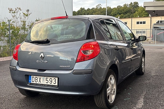 Renault Clio 9 of 14