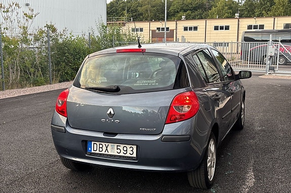 Renault Clio 8 of 14