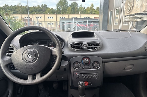 Renault Clio 10 of 14