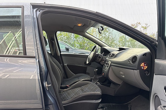 Renault Clio 13 of 14