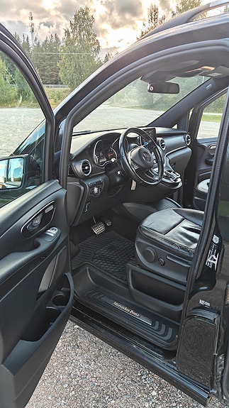 Mercedes-Benz V220 d 14 of 16