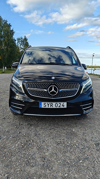 Mercedes-Benz V220 d 2 of 16