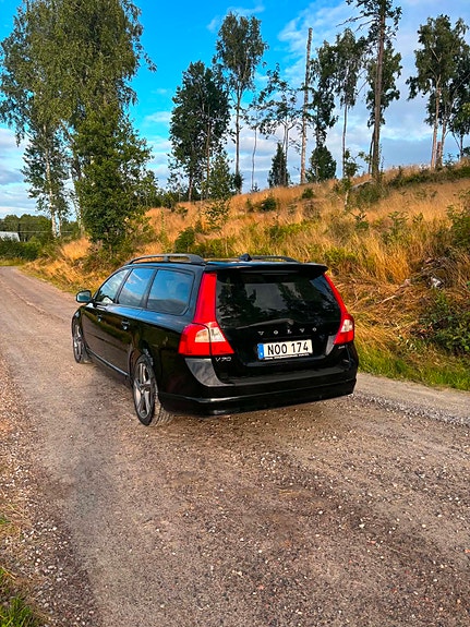 Volvo V70 4 of 6