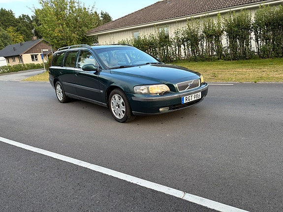 Volvo V70 3 of 6