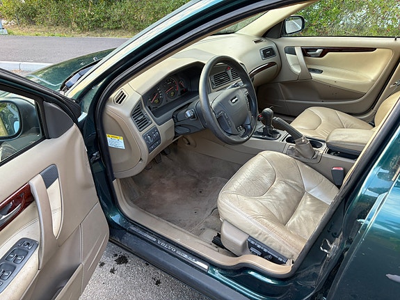 Volvo V70 5 of 6