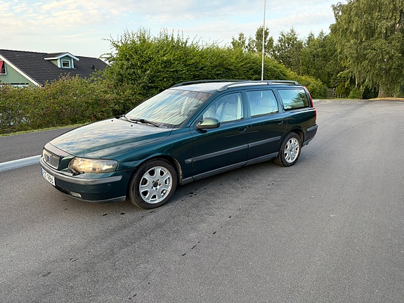 Volvo V70 4 of 6