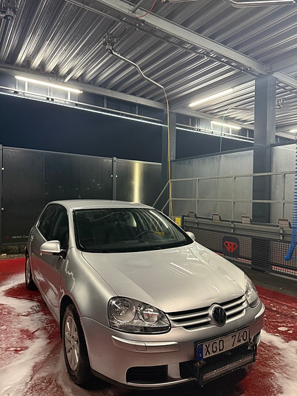 Volkswagen Golf V 2 of 5
