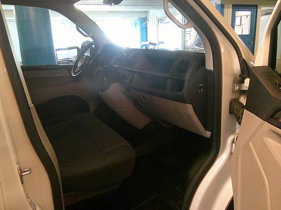 Volkswagen Transporter 8 of 9