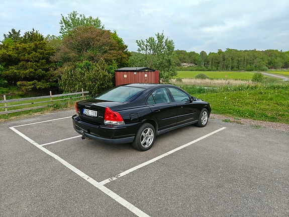 Volvo S60 2 of 6