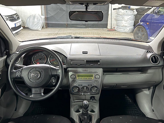 Mazda 2 13 of 16
