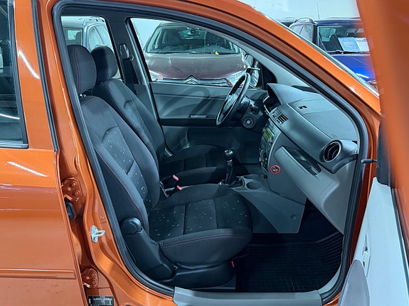 Mazda 2 9 of 16