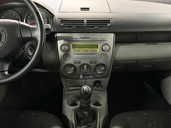 Mazda 2 15 of 16