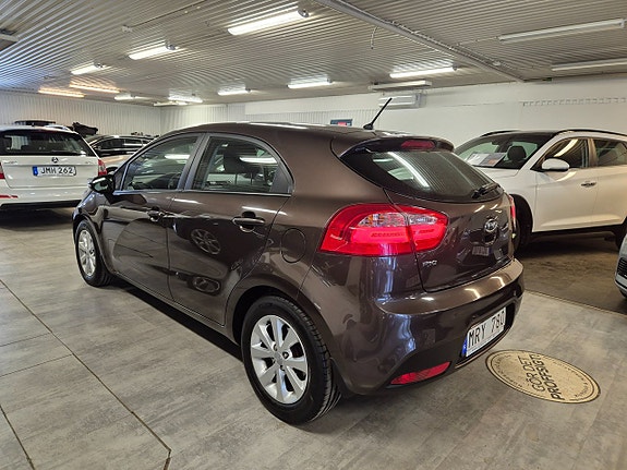 Kia Rio 7 of 20