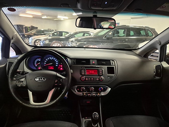 Kia Rio 9 of 20