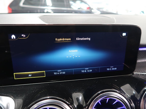 Mercedes-Benz GLB200 d 28 of 30