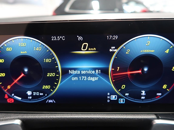 Mercedes-Benz GLB200 d 29 of 30