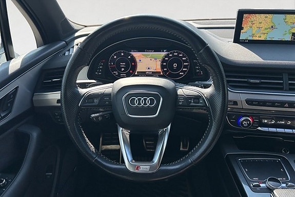 Audi Q7 13 of 16