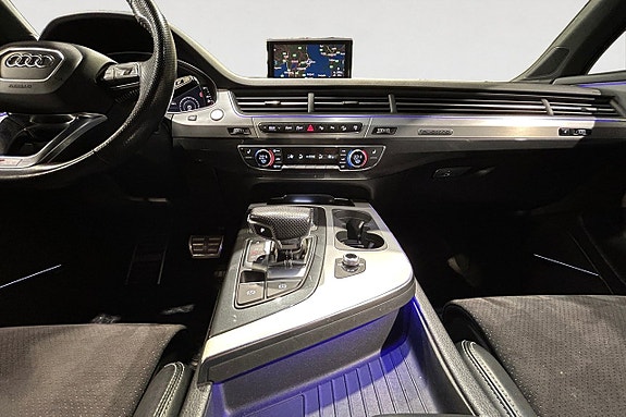 Audi Q7 12 of 16