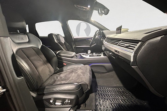 Audi Q7 16 of 16