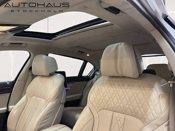 BMW 750Li 22 of 24