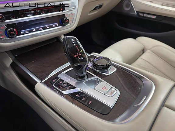 BMW 750Li 21 of 24