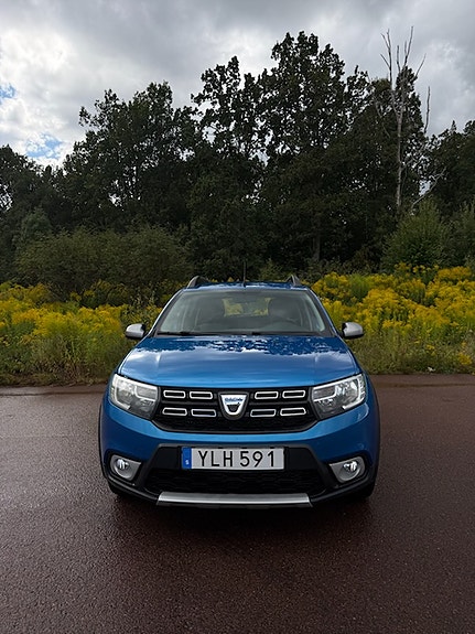 Dacia Sandero Stepway 2 of 8