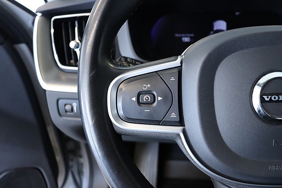 Volvo XC60 8 of 16