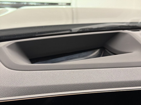 BMW i4 23 of 30