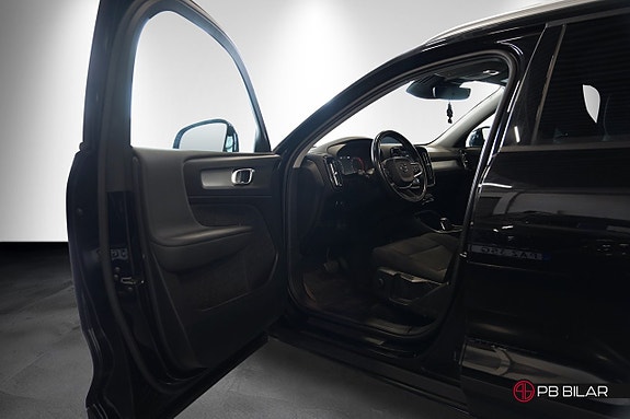 Volvo XC40 8 of 17