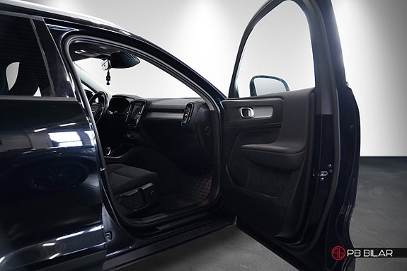 Volvo XC40 10 of 17