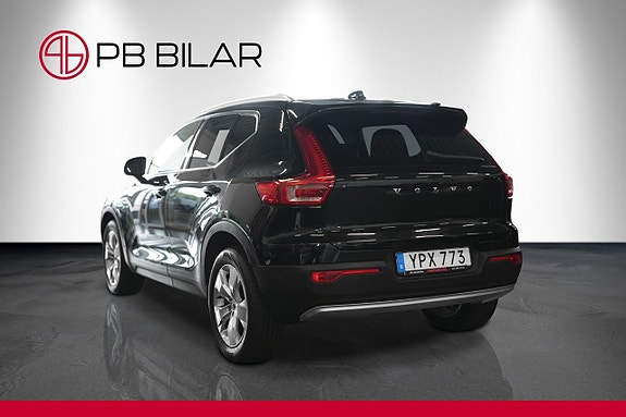 Volvo XC40 4 of 17