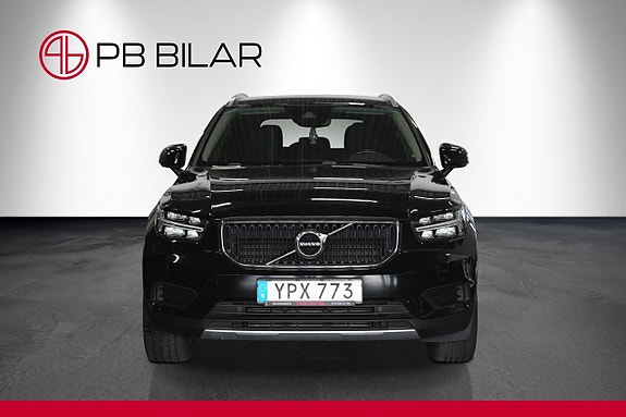 Volvo XC40 3 of 17