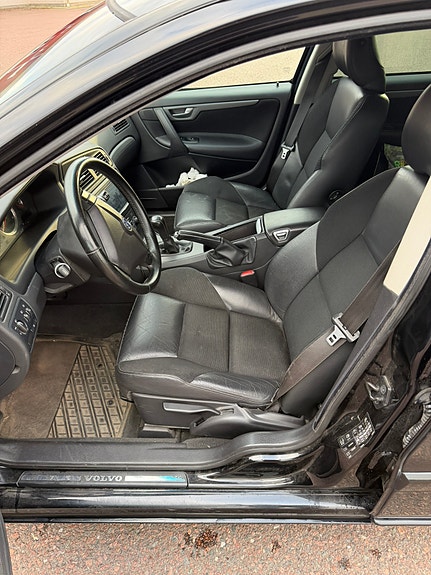 Volvo V70 7 of 9