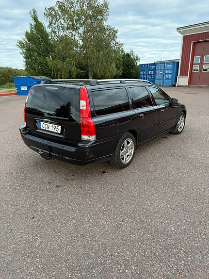 Volvo V70 3 of 9