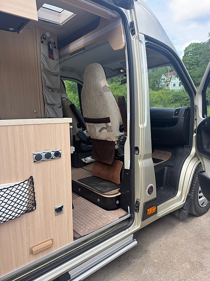 Övriga Auto-Sleepers Warwick XL mycket fint skick mycket utrustning ljus luftig planlösning ger möjlighet till fricamping året om som alternativ till ställplats/camping 15 of 30