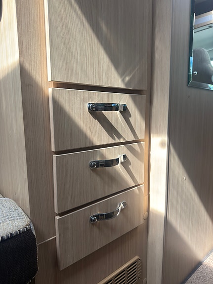 Övriga Auto-Sleepers Warwick XL mycket fint skick mycket utrustning ljus luftig planlösning ger möjlighet till fricamping året om som alternativ till ställplats/camping 19 of 30