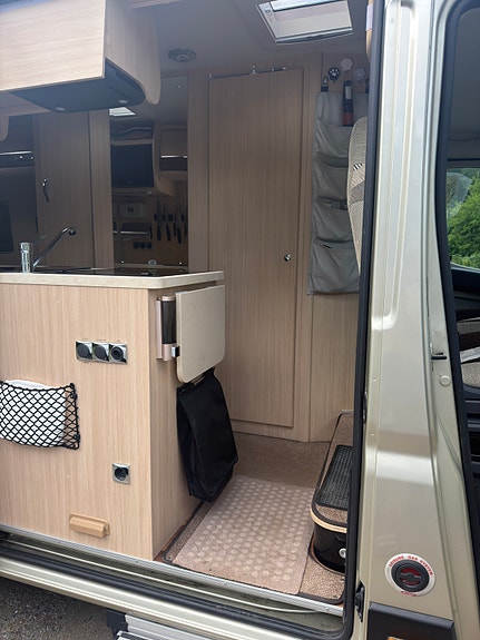 Övriga Auto-Sleepers Warwick XL mycket fint skick mycket utrustning ljus luftig planlösning ger möjlighet till fricamping året om som alternativ till ställplats/camping 5 of 30