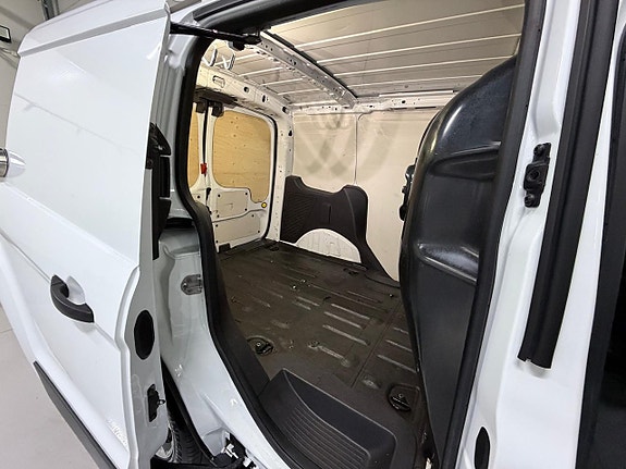 Ford Transit Connect 11 of 24